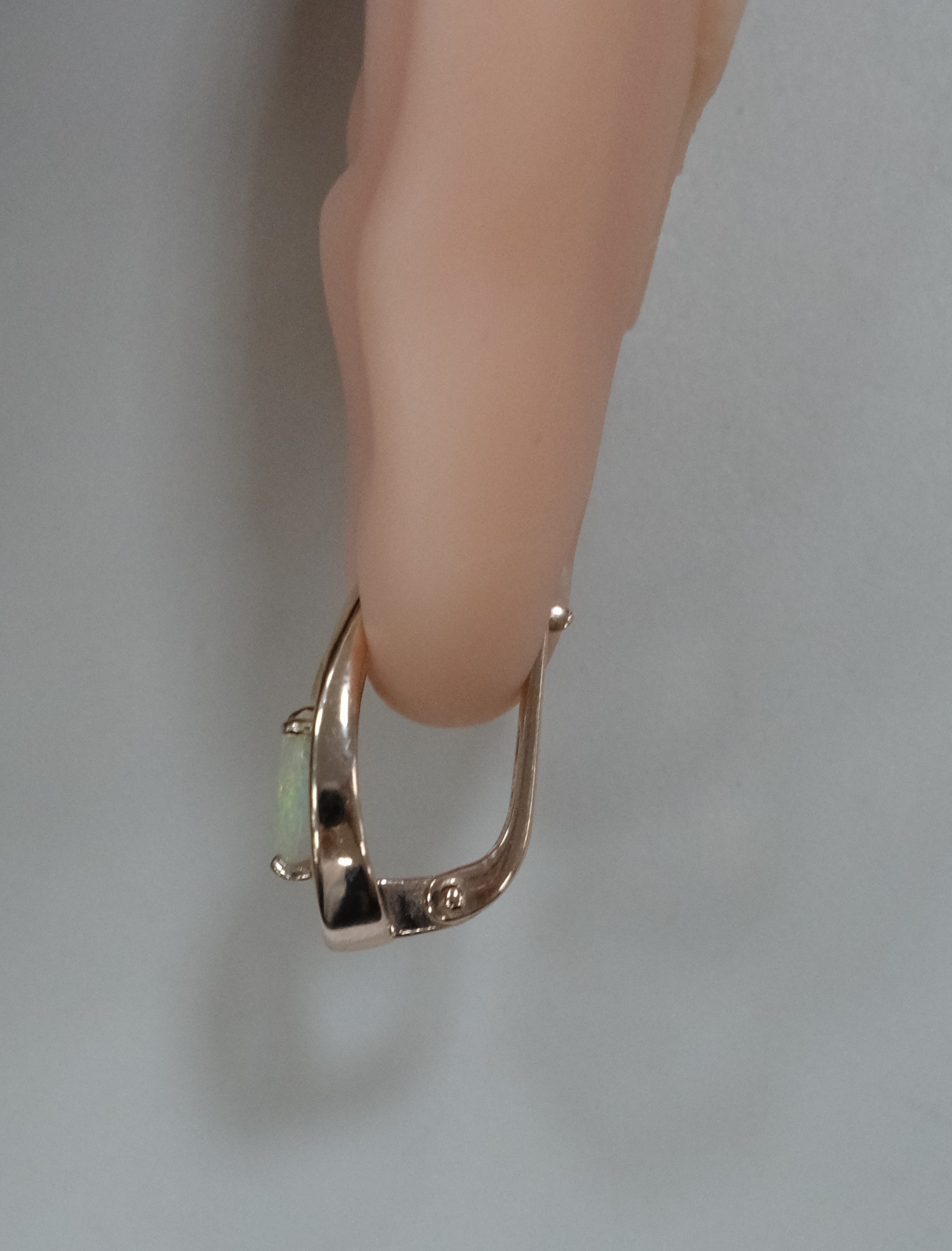 Серебряные серьги с опалами